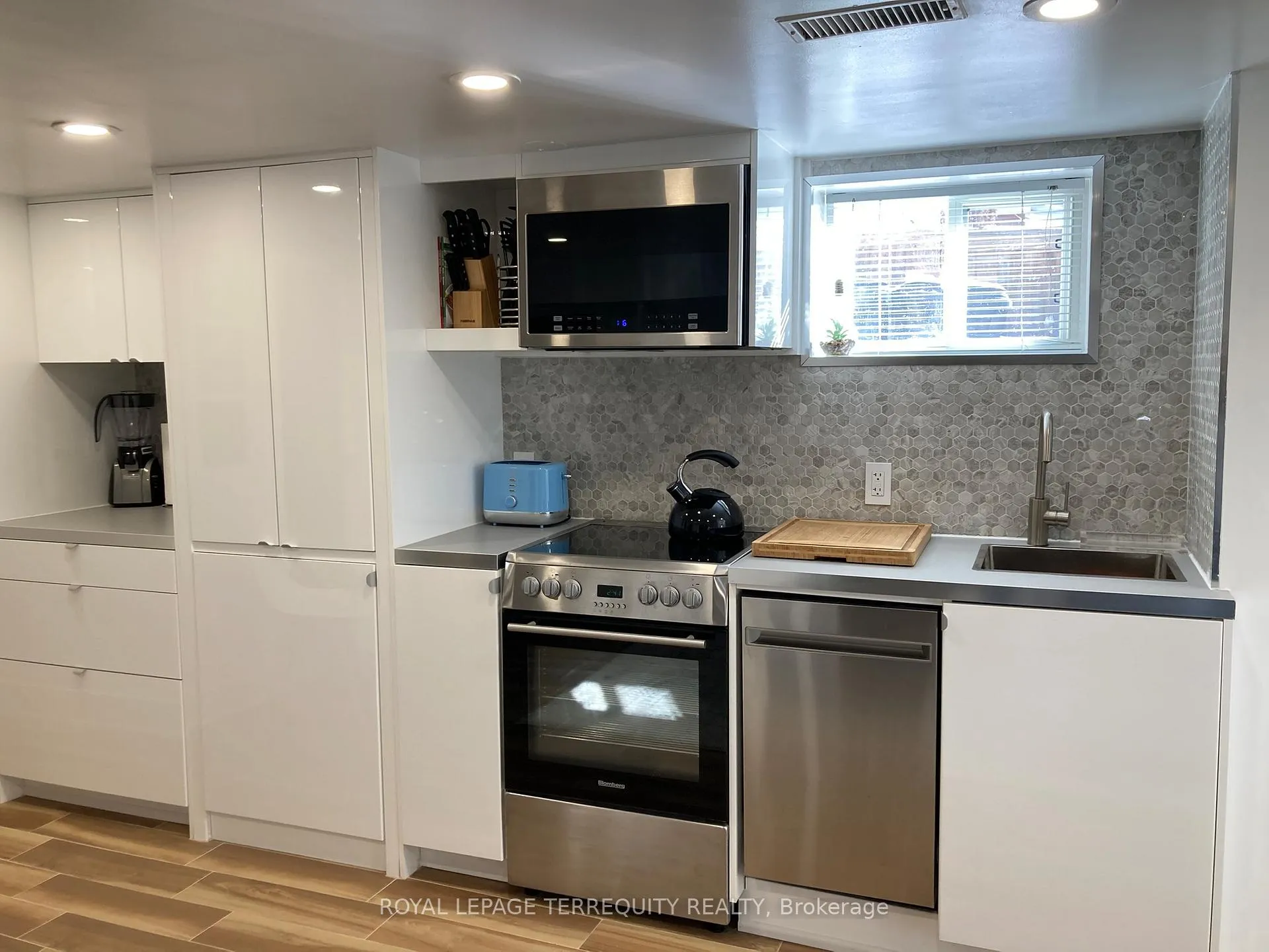 Photo 6 of Unit Lower, 596 Lauder Avenue, Toronto, Oakwood Village — HOMEH