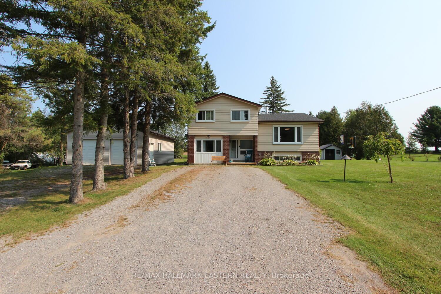 Front of 1387 Vista Crescent