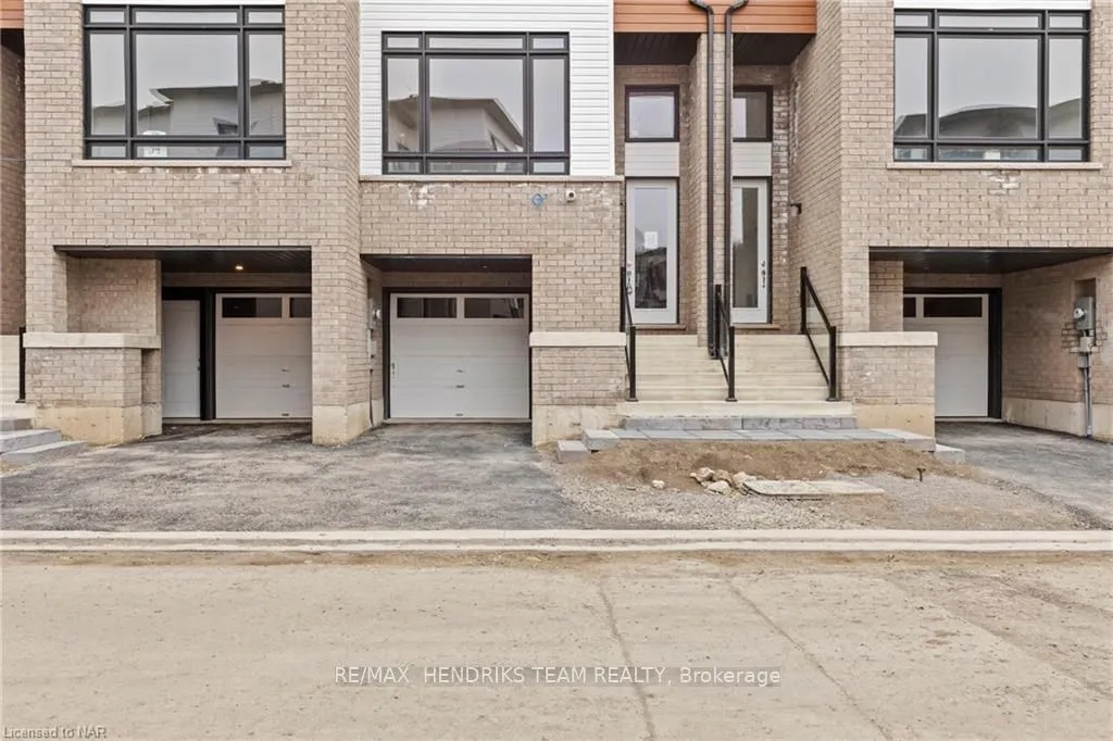 Photo 2 of Unit 35, 56 Sidney, St. Catharines, Glendale/Glenridge — HOMEH