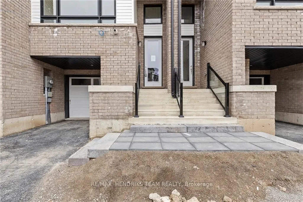 Photo 3 of Unit 35, 56 Sidney, St. Catharines, Glendale/Glenridge — HOMEH