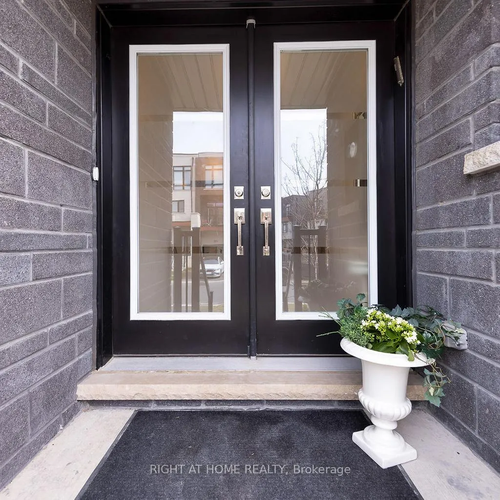 Photo 3 of 190 Golden Trail, Vaughan, Patterson — HOMEH