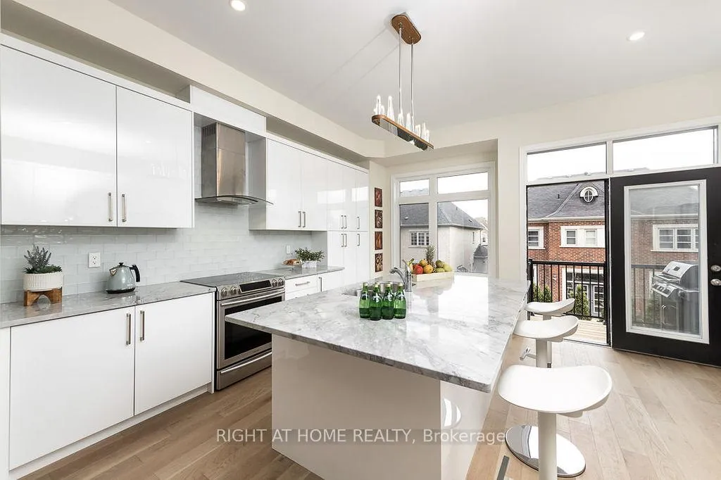 Photo 4 of 190 Golden Trail, Vaughan, Patterson — HOMEH