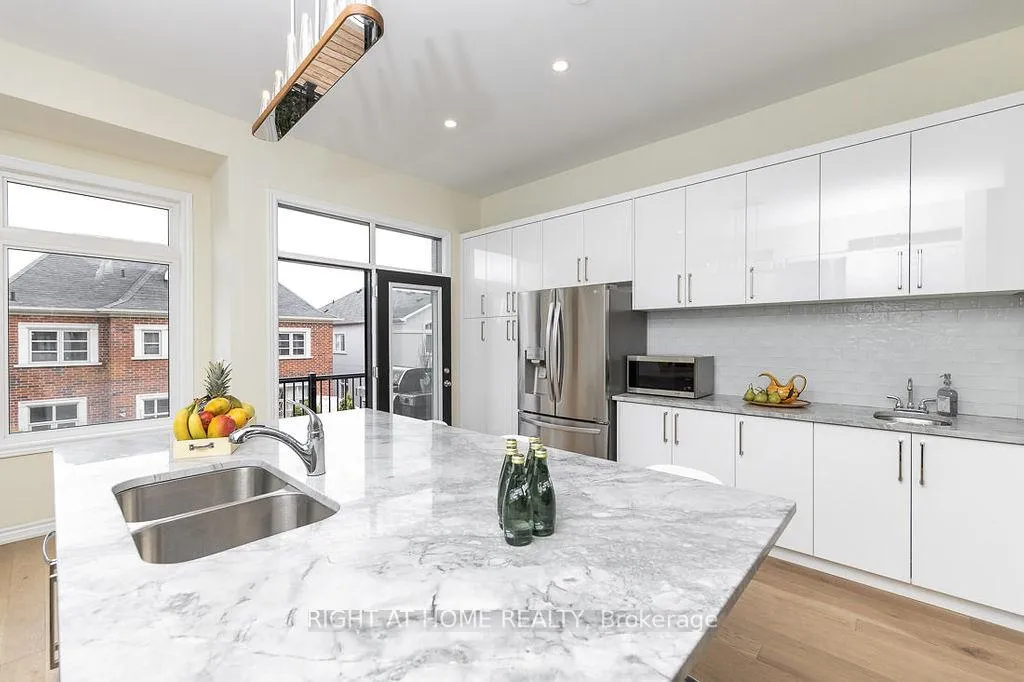 Photo 5 of 190 Golden Trail, Vaughan, Patterson — HOMEH