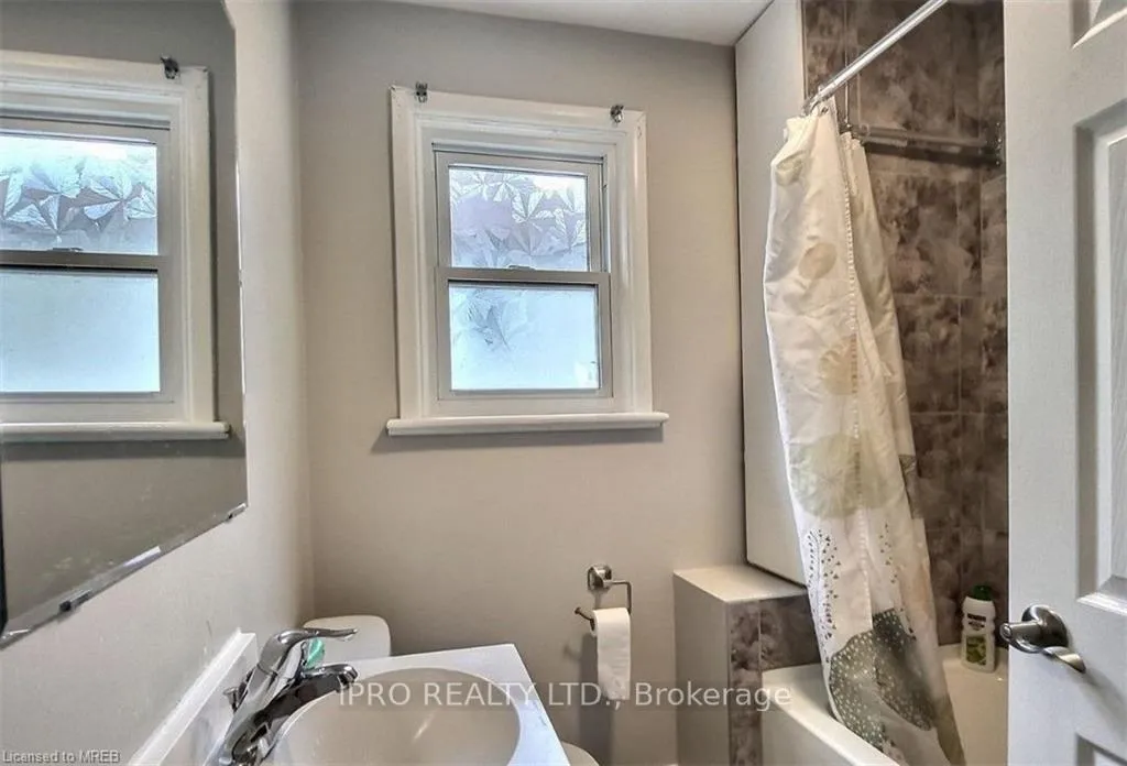 Photo 2 of 723 Rennie Street, Hamilton, Parkview — HOMEH