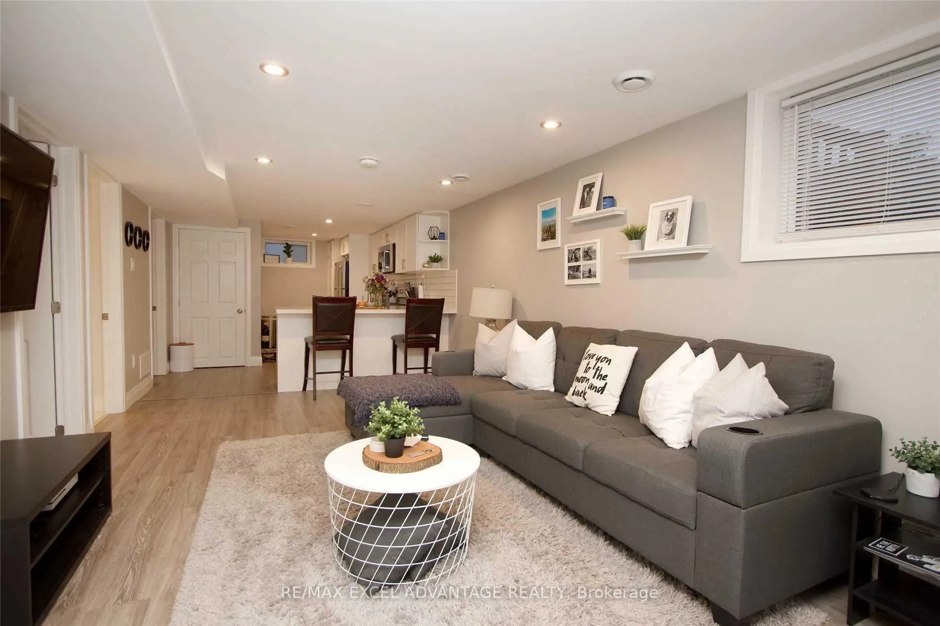 Front of Unit Lower, 1154 Ritson Road S