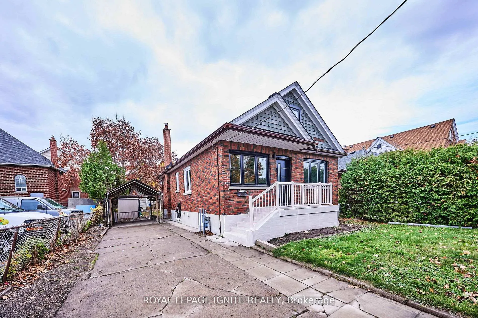 Photo 2 of 255 Graburn Avenue N, Oshawa, Central — HOMEH
