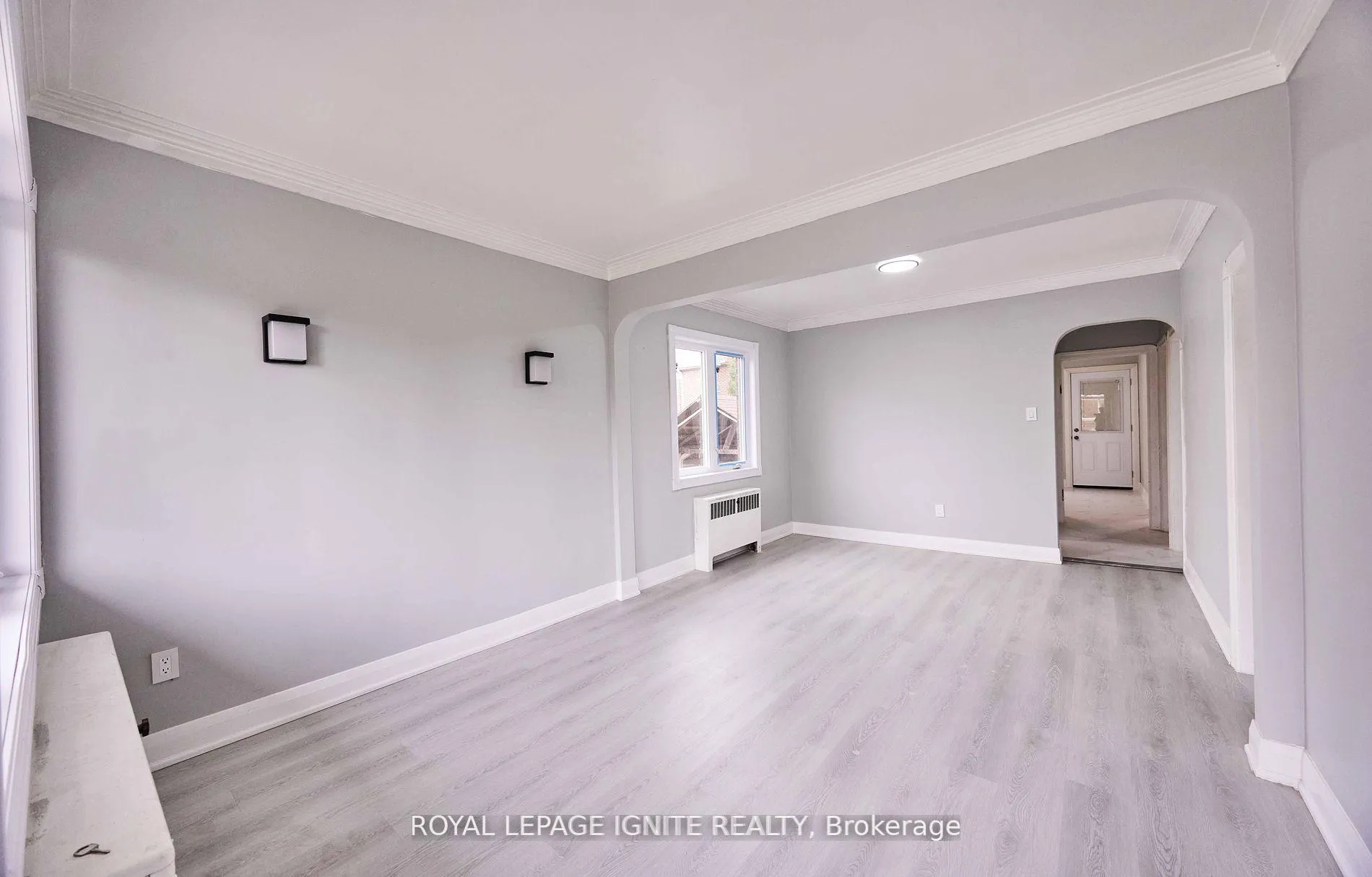 Photo 3 of 255 Graburn Avenue N, Oshawa, Central — HOMEH