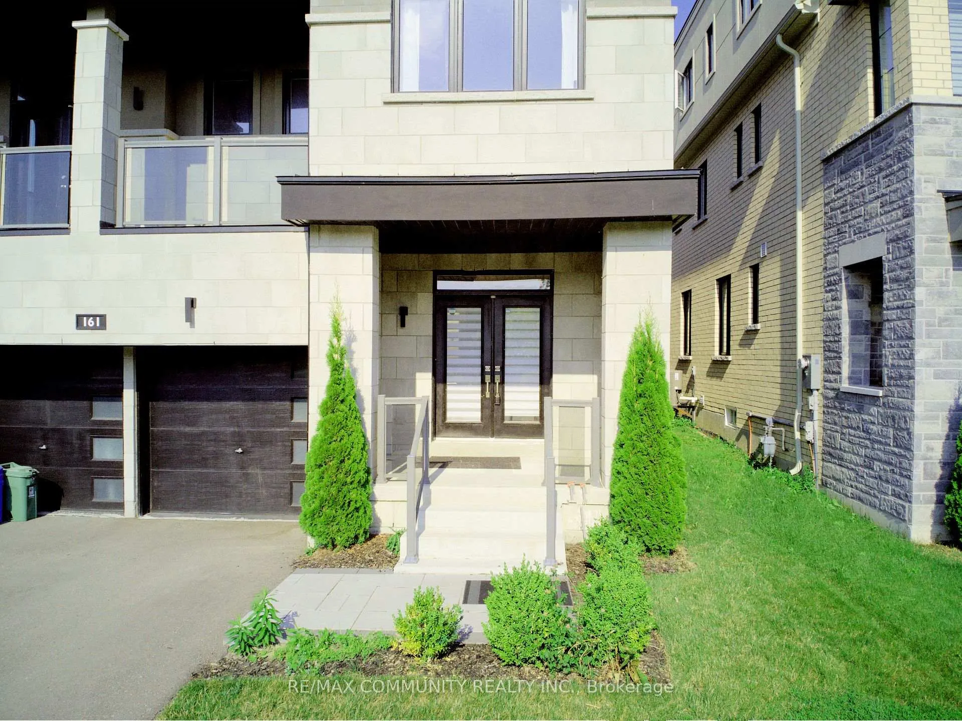 Photo 2 of 161 East Shore Drive E, Clarington, Bowmanville — HOMEH