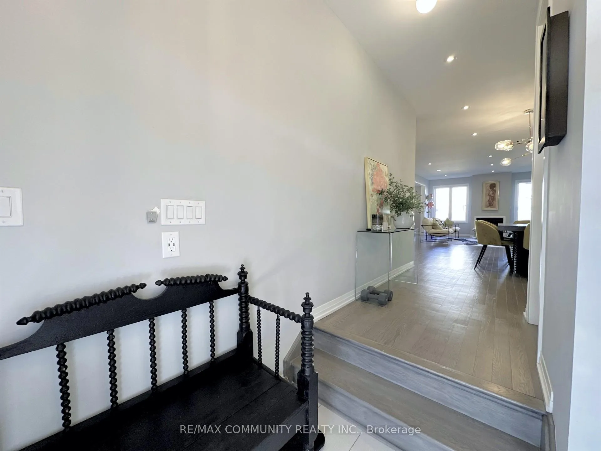 Photo 4 of 161 East Shore Drive E, Clarington, Bowmanville — HOMEH