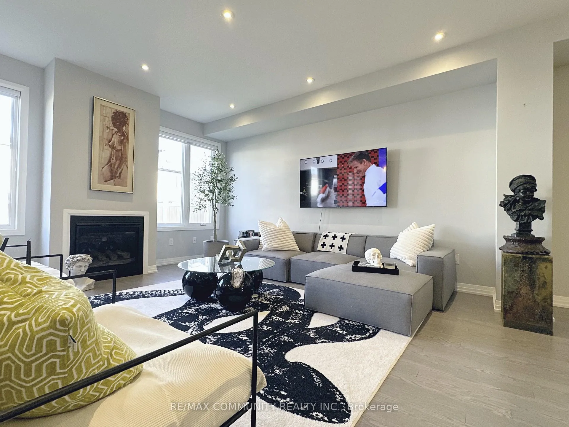 Photo 12 of 161 East Shore Drive E, Clarington, Bowmanville — HOMEH