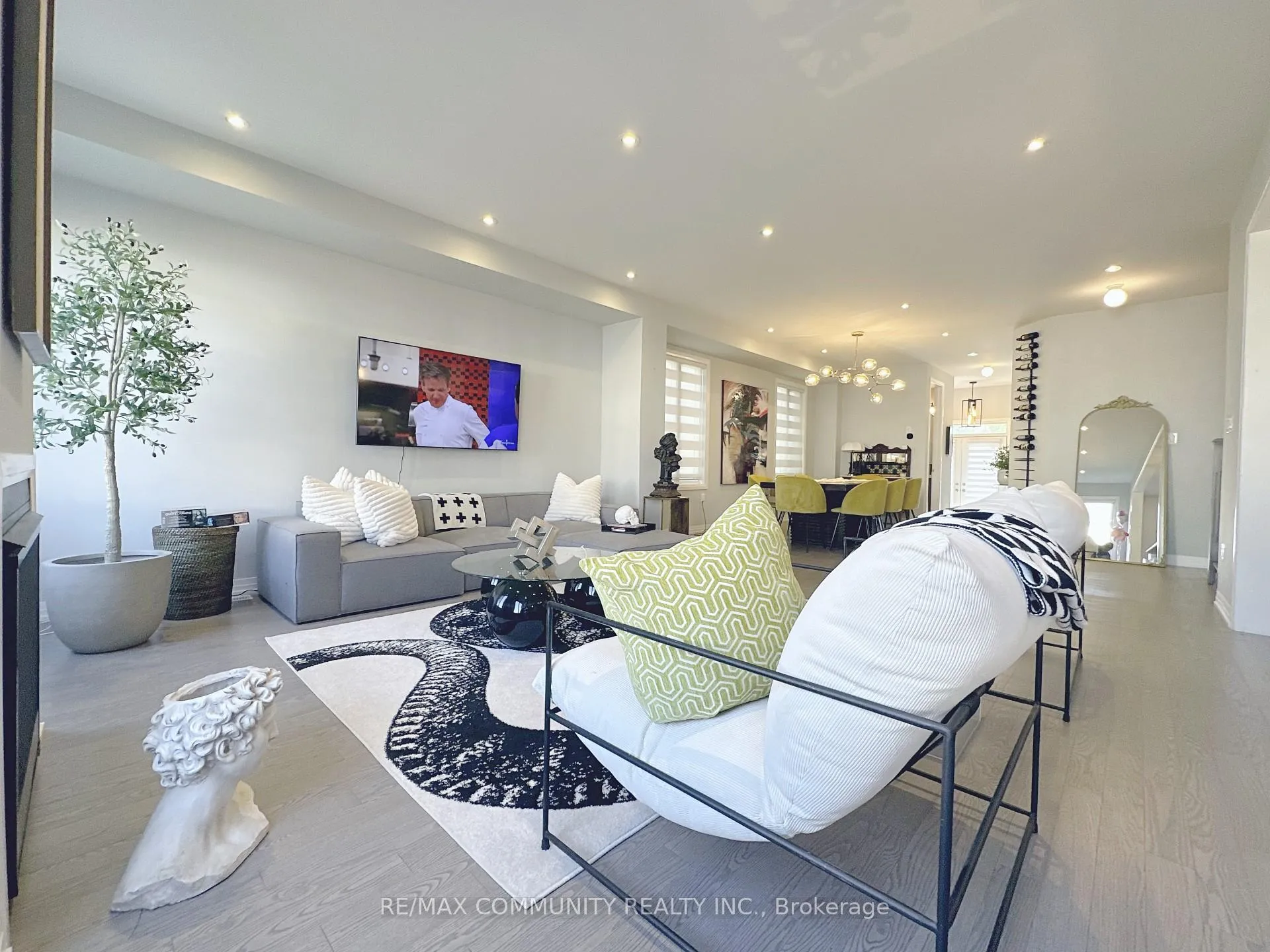 Photo 13 of 161 East Shore Drive E, Clarington, Bowmanville — HOMEH