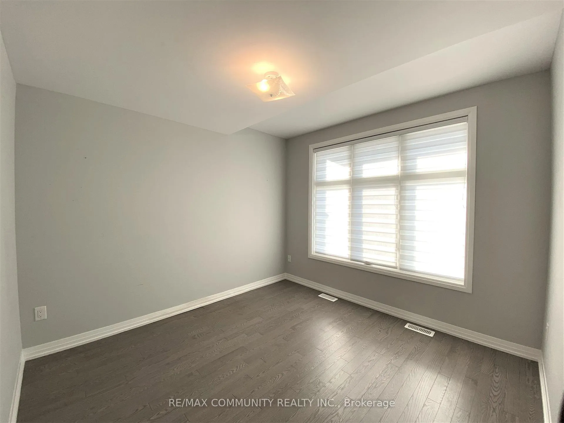 Photo 23 of 161 East Shore Drive E, Clarington, Bowmanville — HOMEH