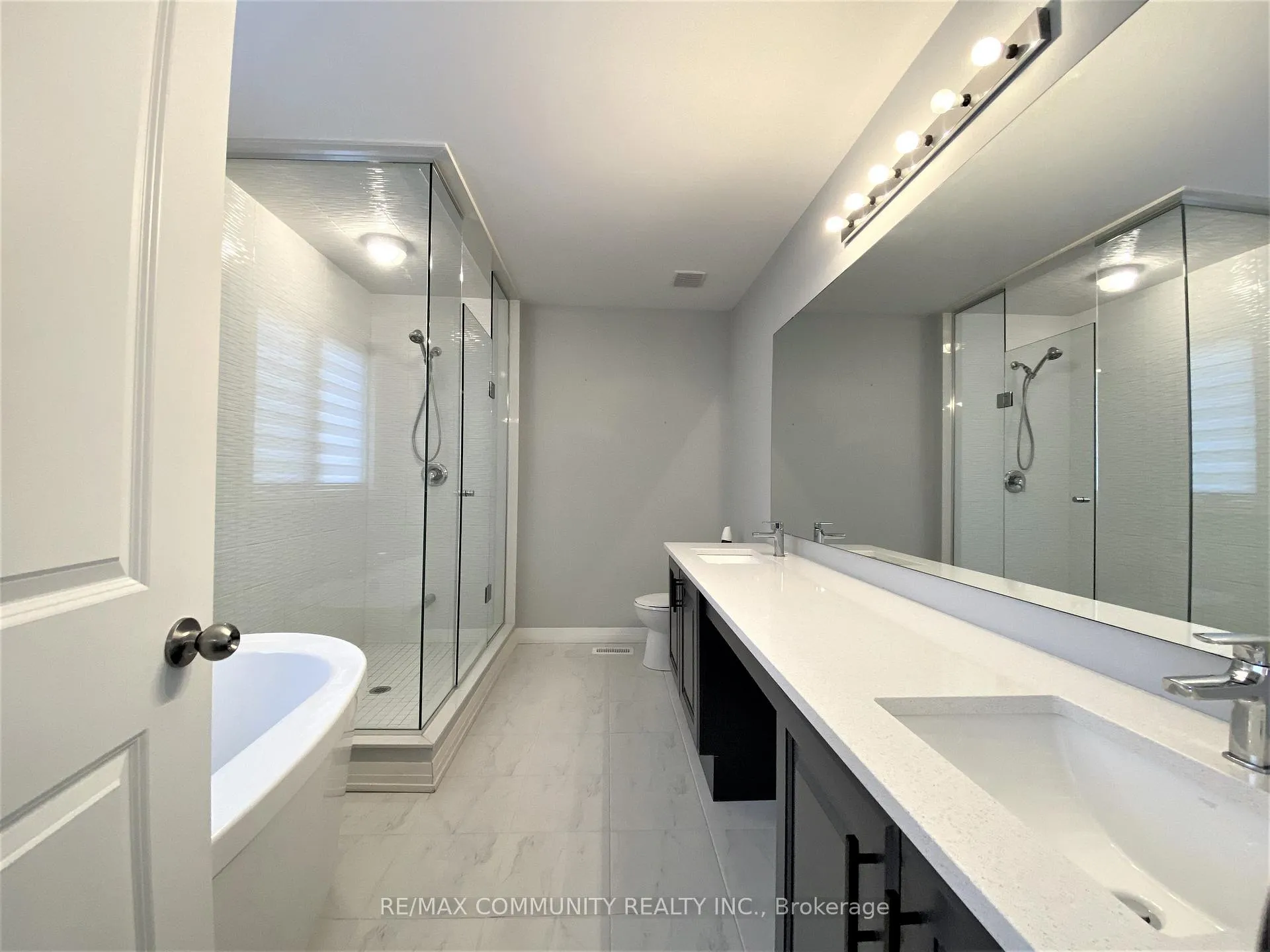Photo 29 of 161 East Shore Drive E, Clarington, Bowmanville — HOMEH