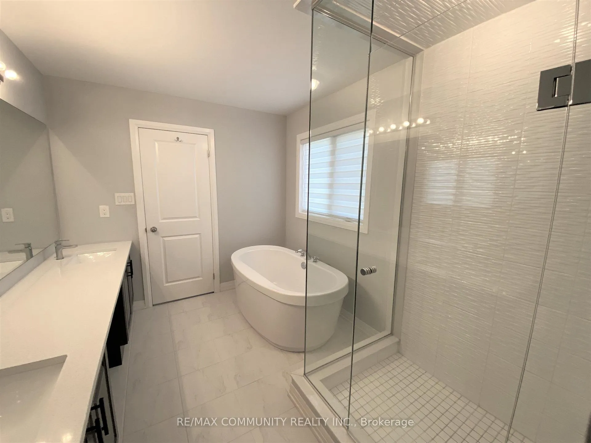 Photo 30 of 161 East Shore Drive E, Clarington, Bowmanville — HOMEH