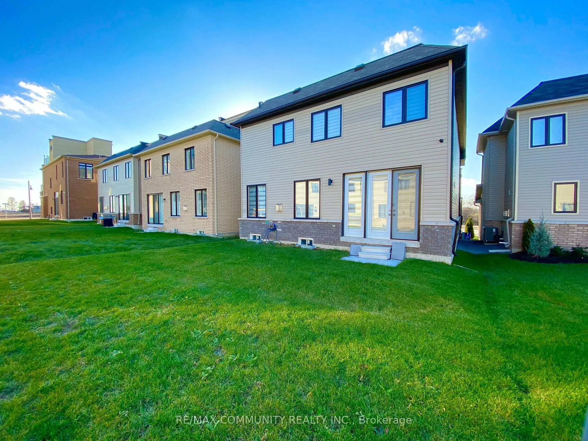 Photo 32 of 161 East Shore Drive E, Clarington, Bowmanville — HOMEH