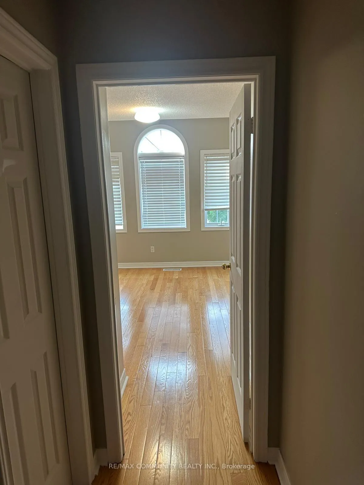 Photo 2 of 736 Swan Place, Pickering, Amberlea — HOMEH