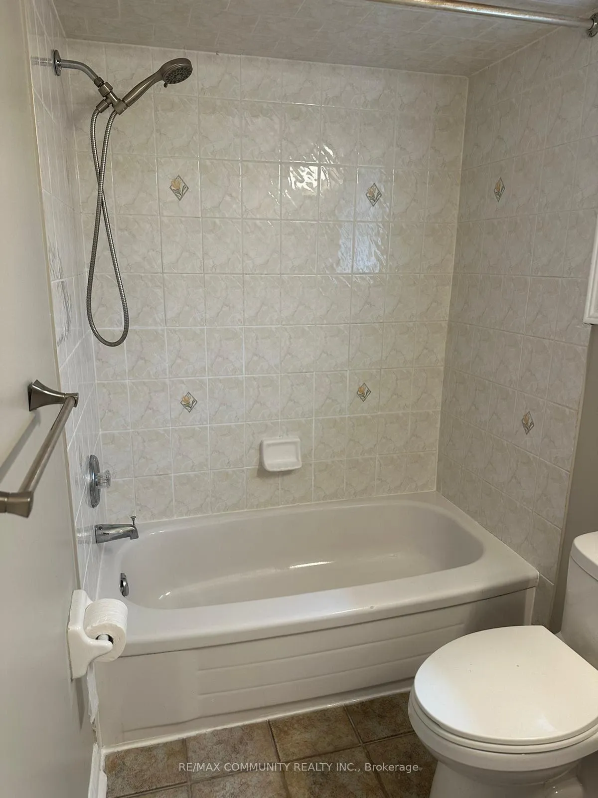 Photo 8 of 736 Swan Place, Pickering, Amberlea — HOMEH