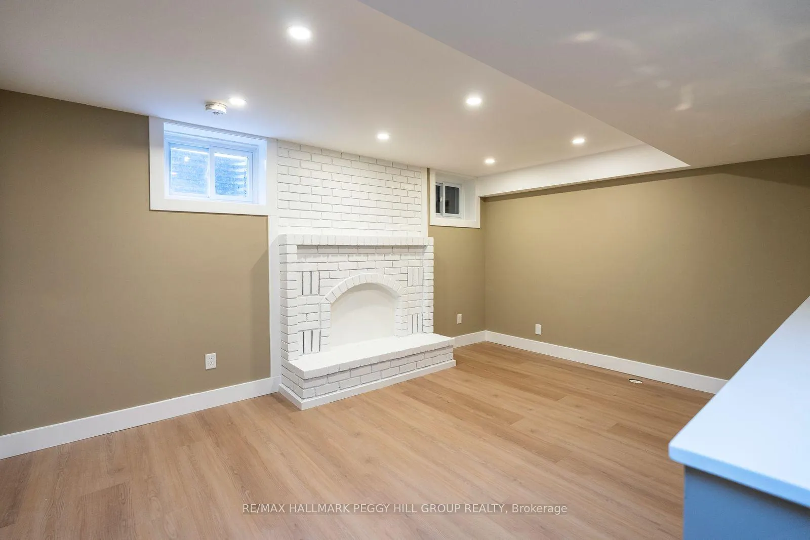Photo 3 of Unit Lower, 16 Autumn Lane, Barrie, Allandale Heights — HOMEH