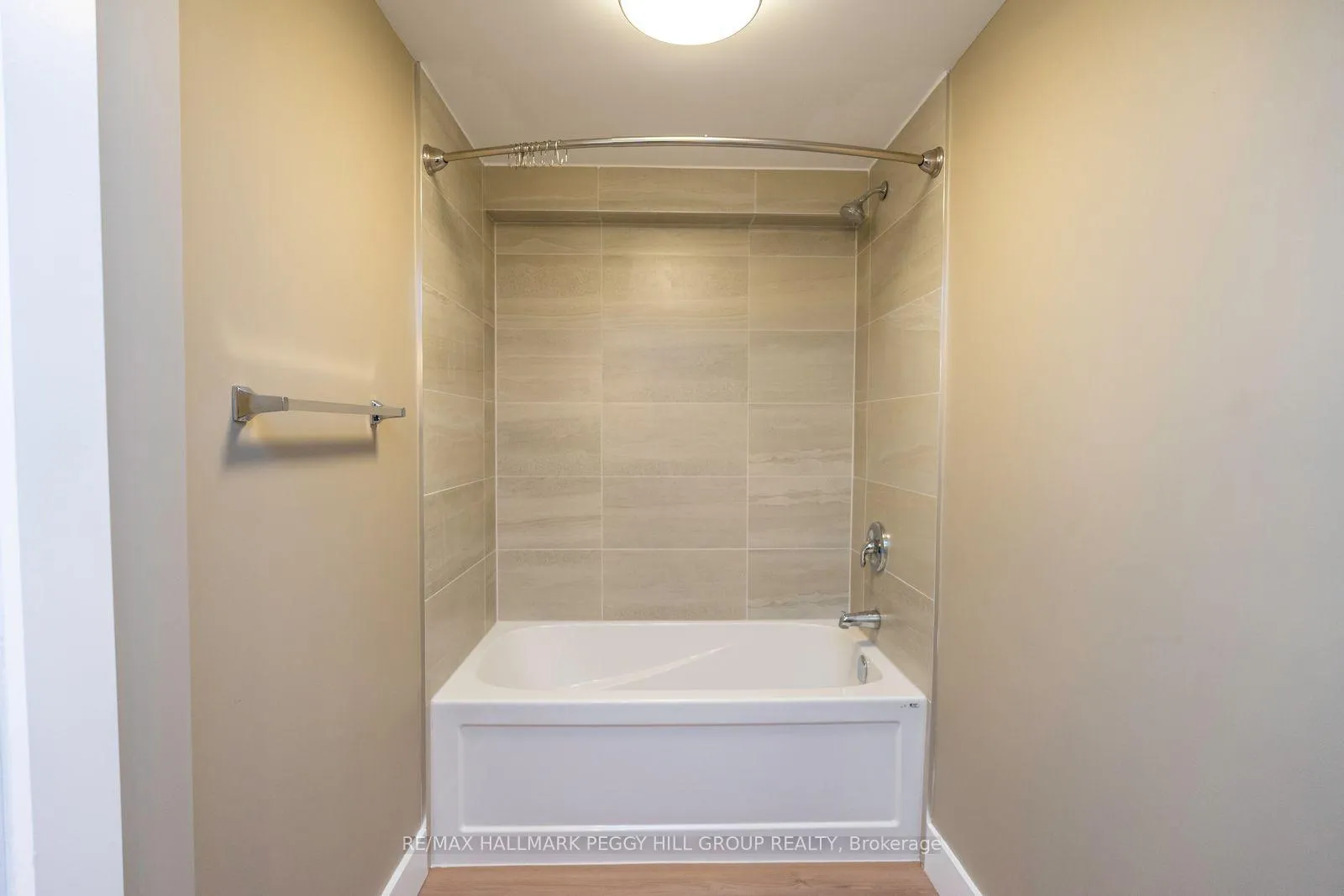 Photo 7 of Unit Lower, 16 Autumn Lane, Barrie, Allandale Heights — HOMEH