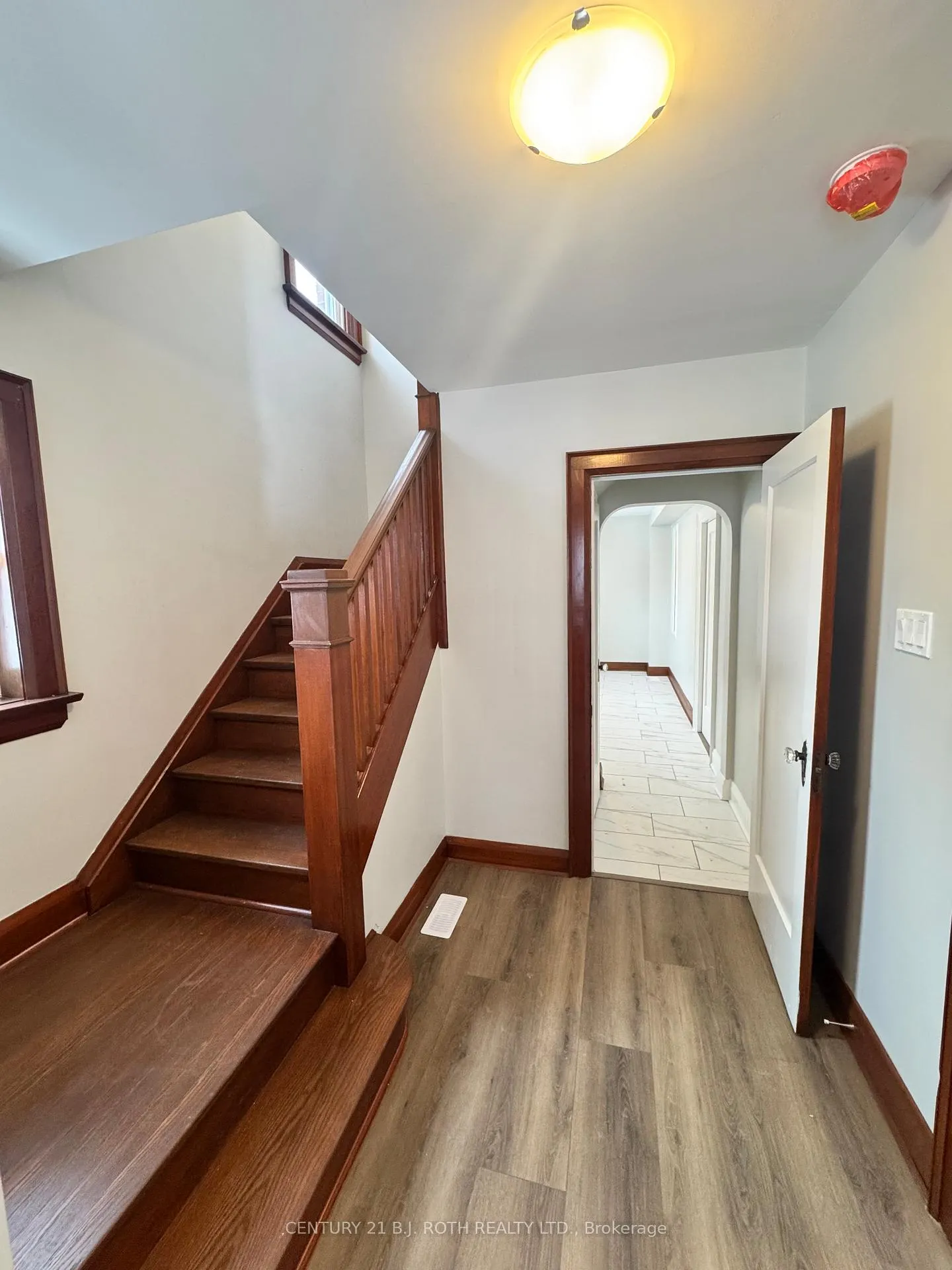 Photo 5 of 48 Drury Lane, Barrie, City Centre — HOMEH