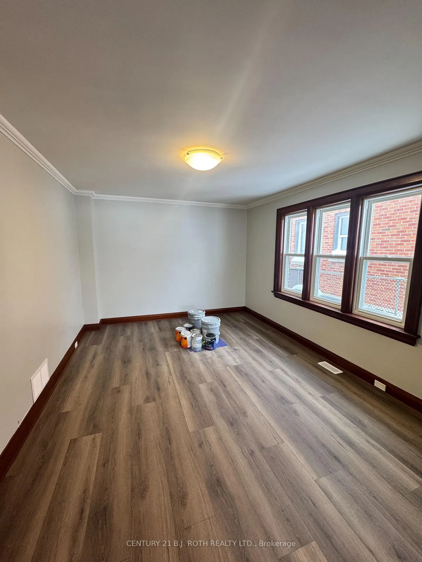 Photo 8 of 48 Drury Lane, Barrie, City Centre — HOMEH