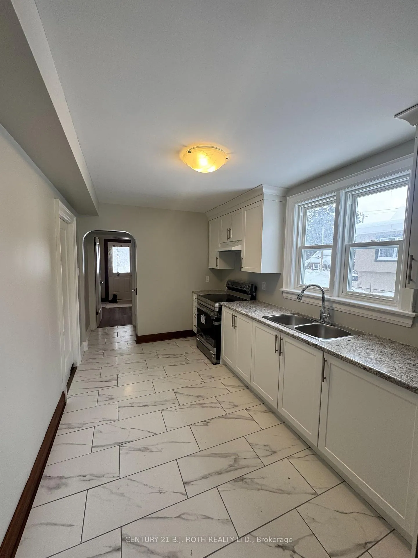 Photo 10 of 48 Drury Lane, Barrie, City Centre — HOMEH