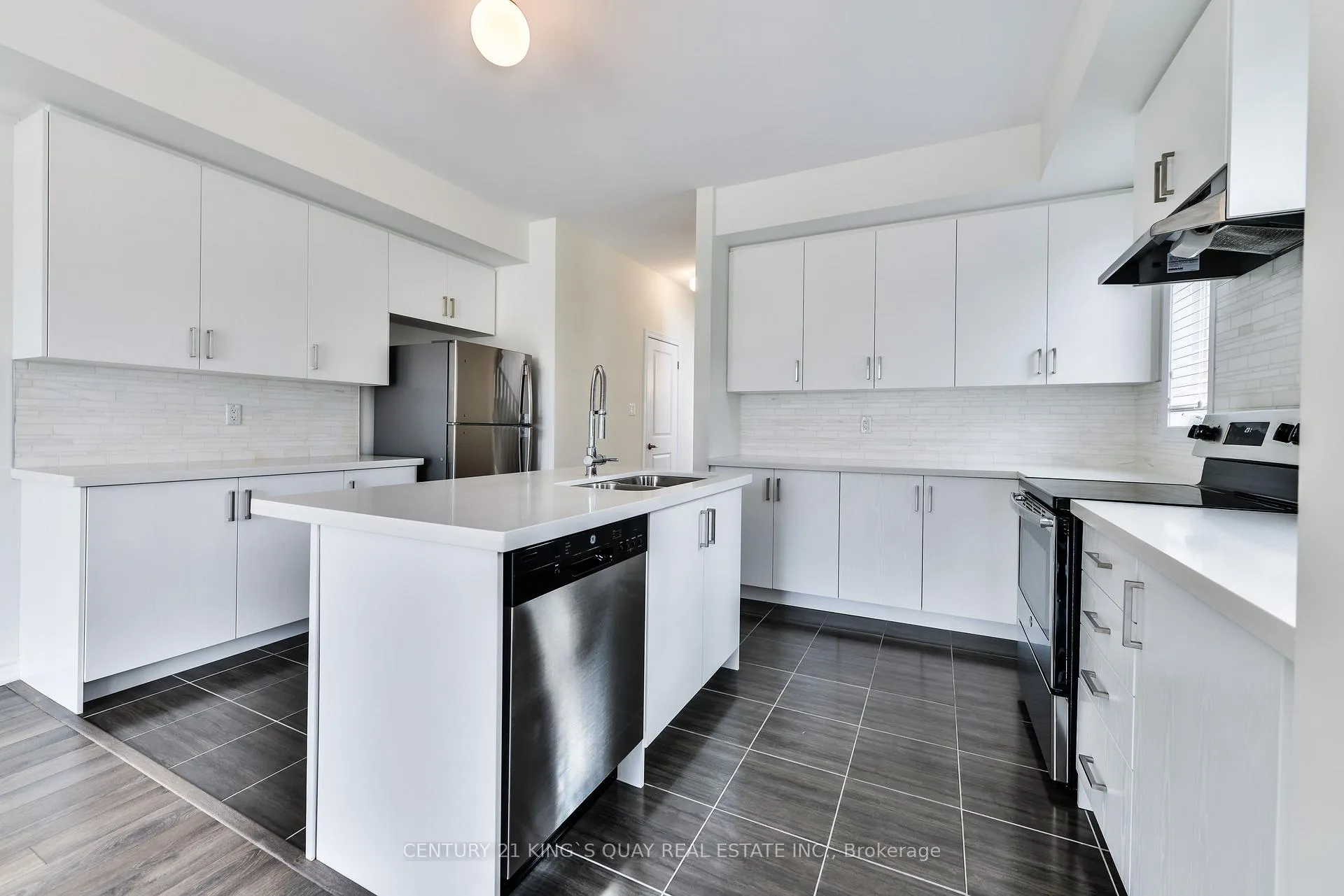 Photo 11 of 104 Frederick Wilson Avenue, Markham, Cornell — HOMEH