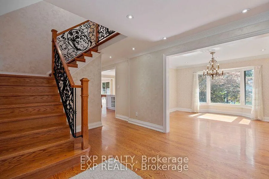 Photo 2 of 70 Hemingway Crescent, Markham, Unionville — HOMEH