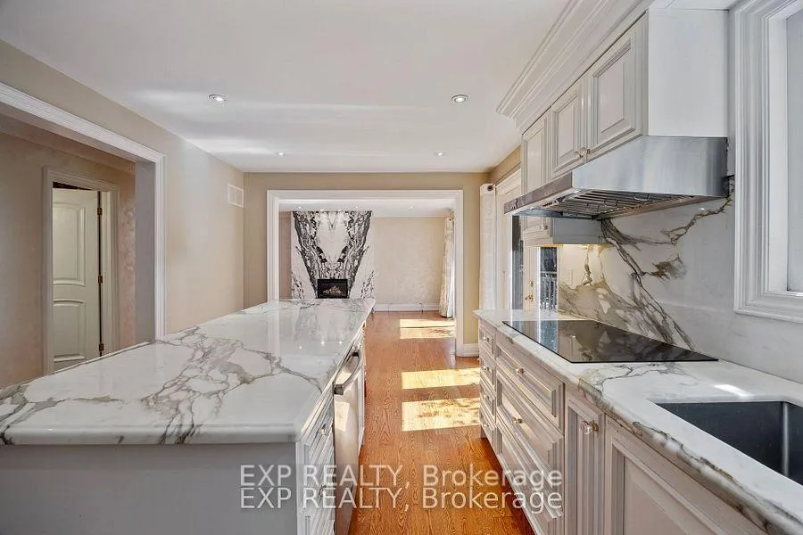 Photo 3 of 70 Hemingway Crescent, Markham, Unionville — HOMEH