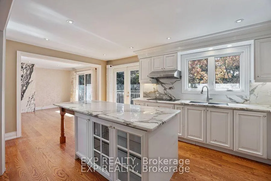 Photo 4 of 70 Hemingway Crescent, Markham, Unionville — HOMEH