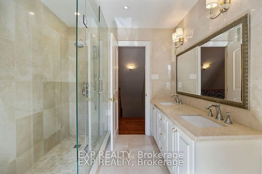 Photo 5 of 70 Hemingway Crescent, Markham, Unionville — HOMEH