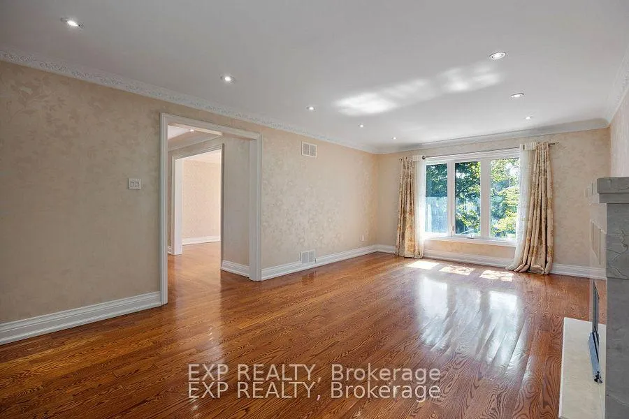 Photo 6 of 70 Hemingway Crescent, Markham, Unionville — HOMEH