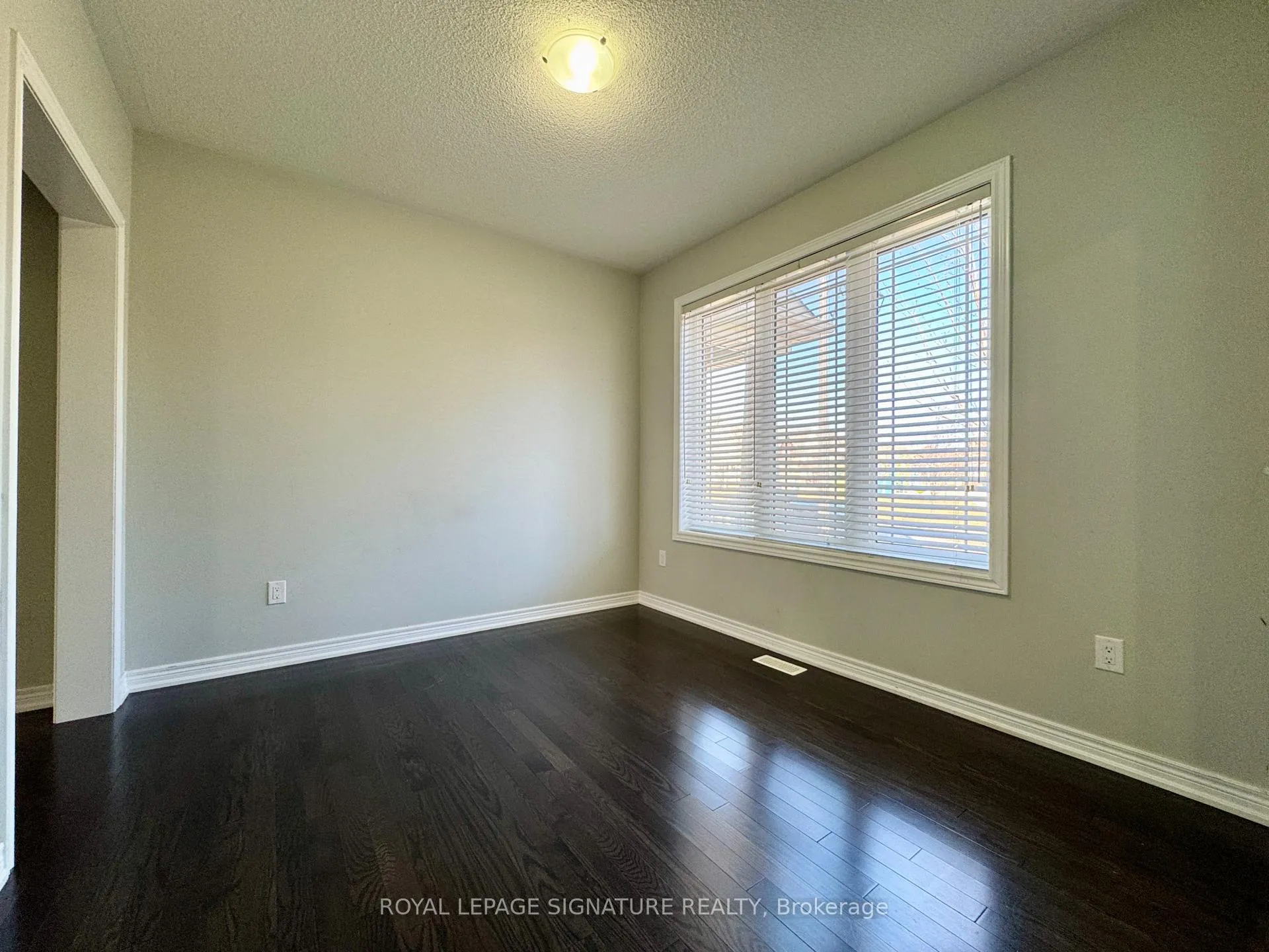 Photo 3 of 24 Diamond Jubilee Drive, Markham, Cornell — HOMEH