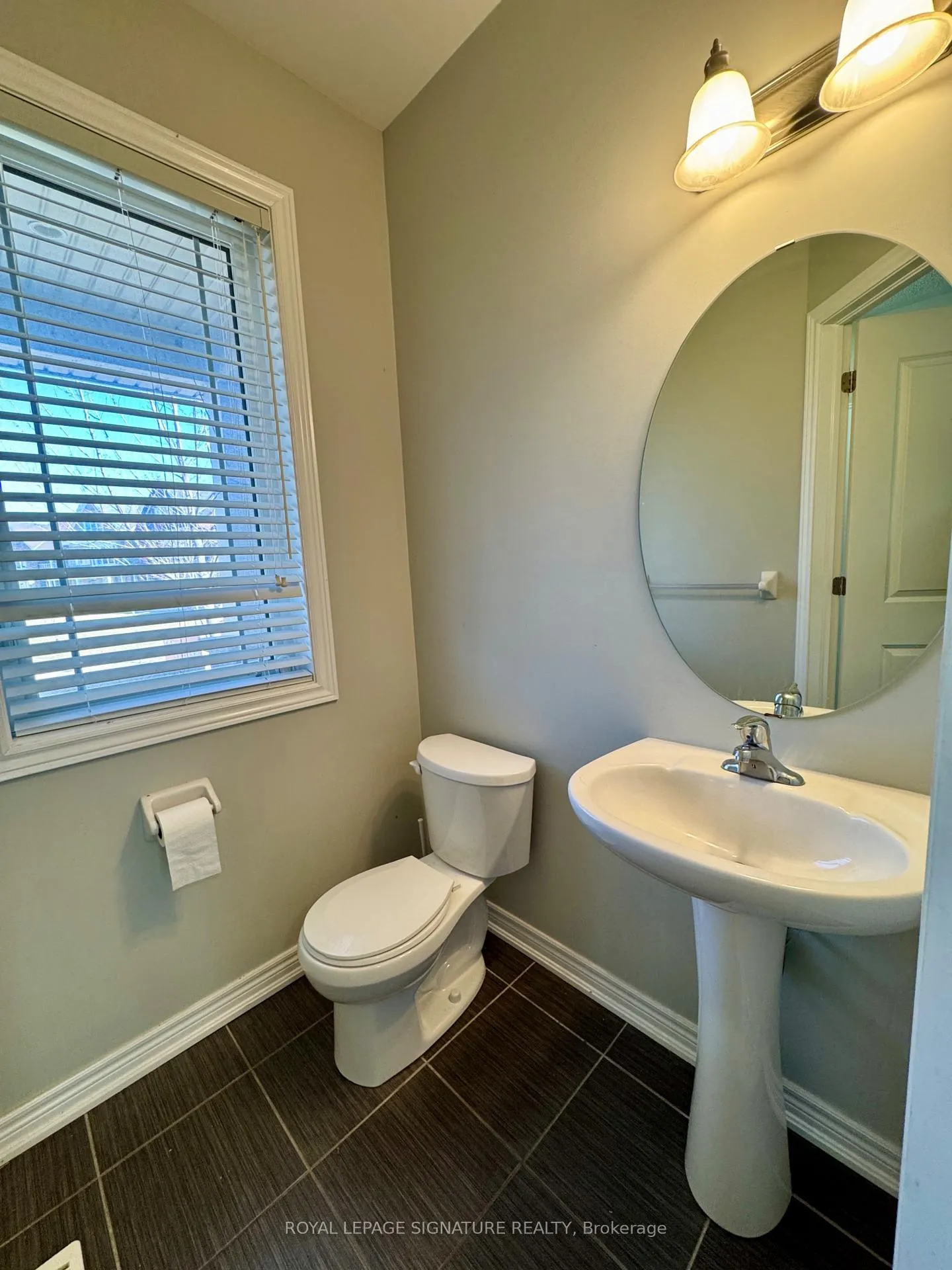 Photo 4 of 24 Diamond Jubilee Drive, Markham, Cornell — HOMEH