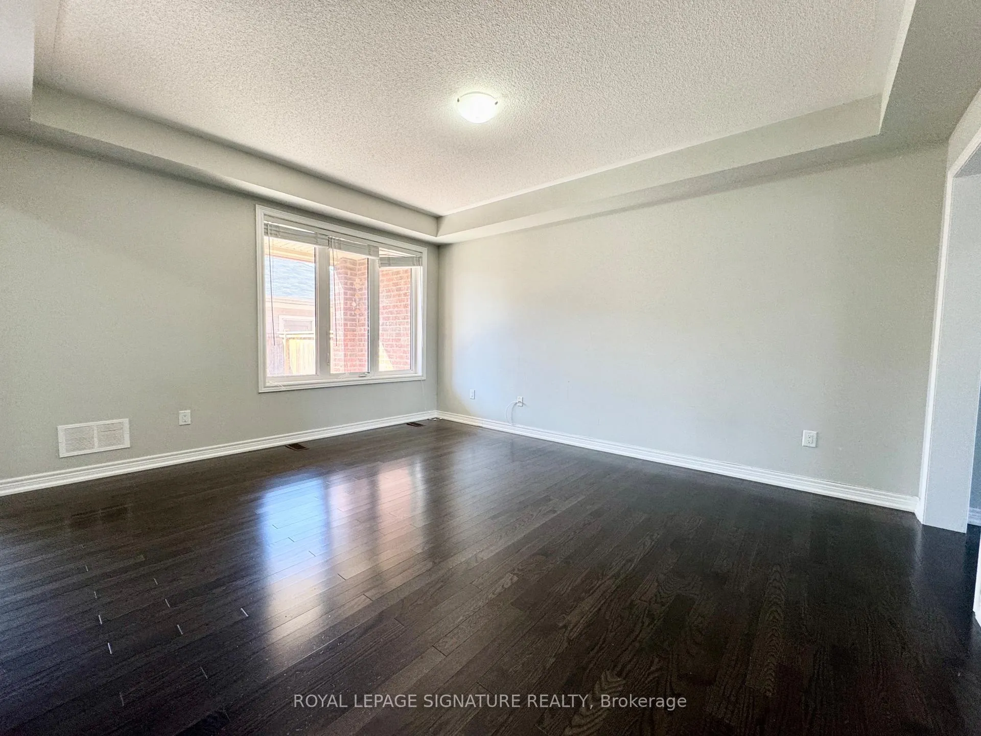 Photo 6 of 24 Diamond Jubilee Drive, Markham, Cornell — HOMEH