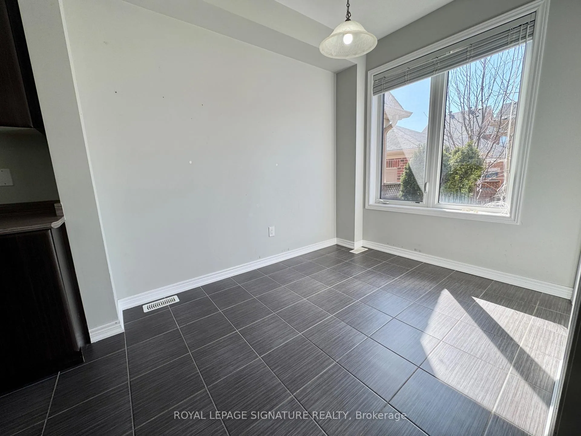 Photo 10 of 24 Diamond Jubilee Drive, Markham, Cornell — HOMEH
