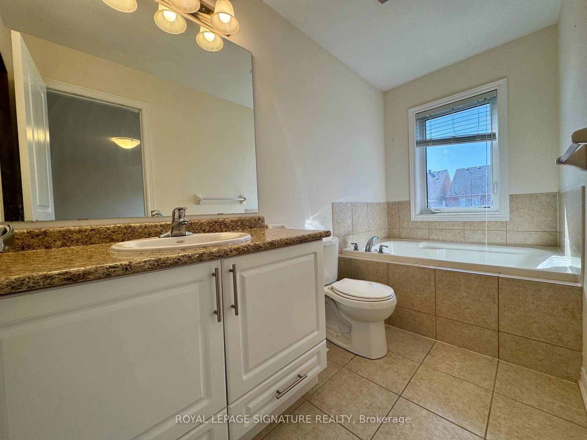 Photo 12 of 24 Diamond Jubilee Drive, Markham, Cornell — HOMEH