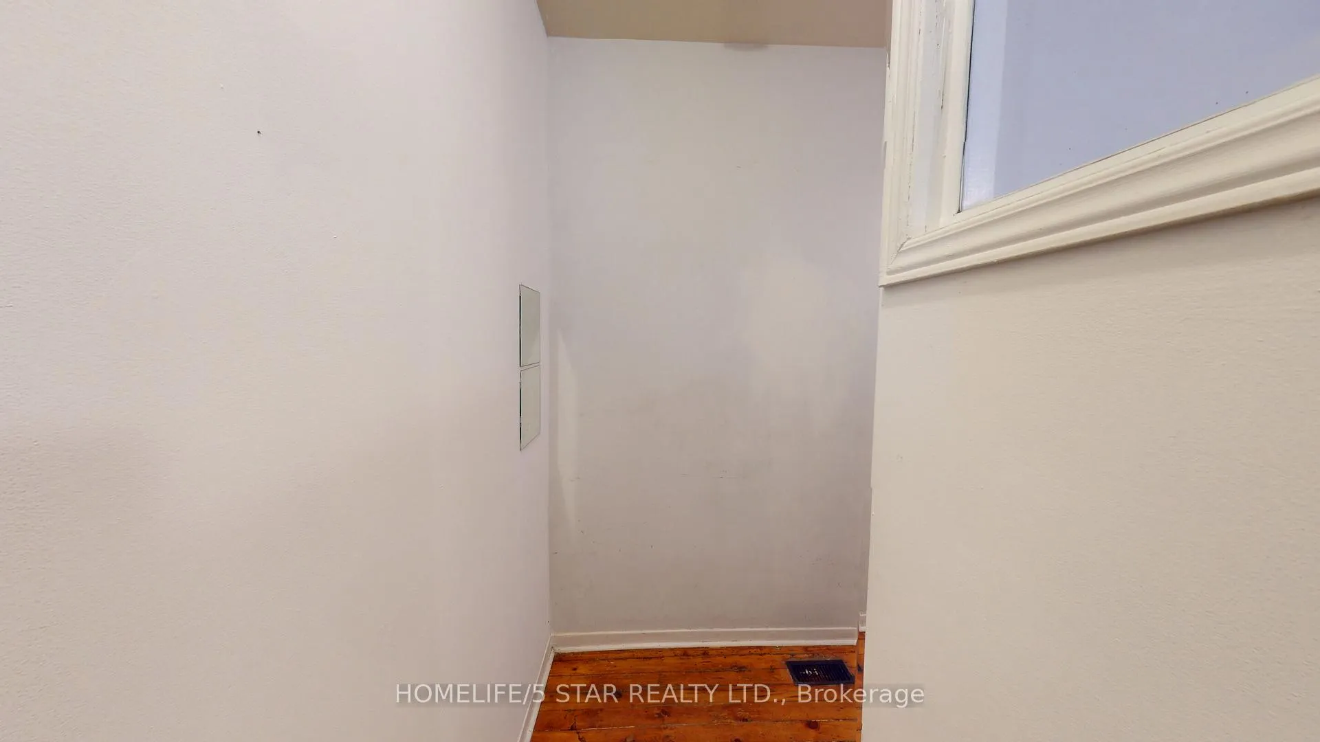 Photo 3 of Unit Apt 1, 2 Bridgman Avenue, Toronto, Casa Loma — HOMEH