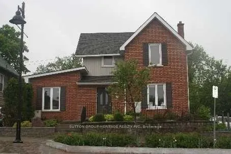 Front of 96 Brock Street W