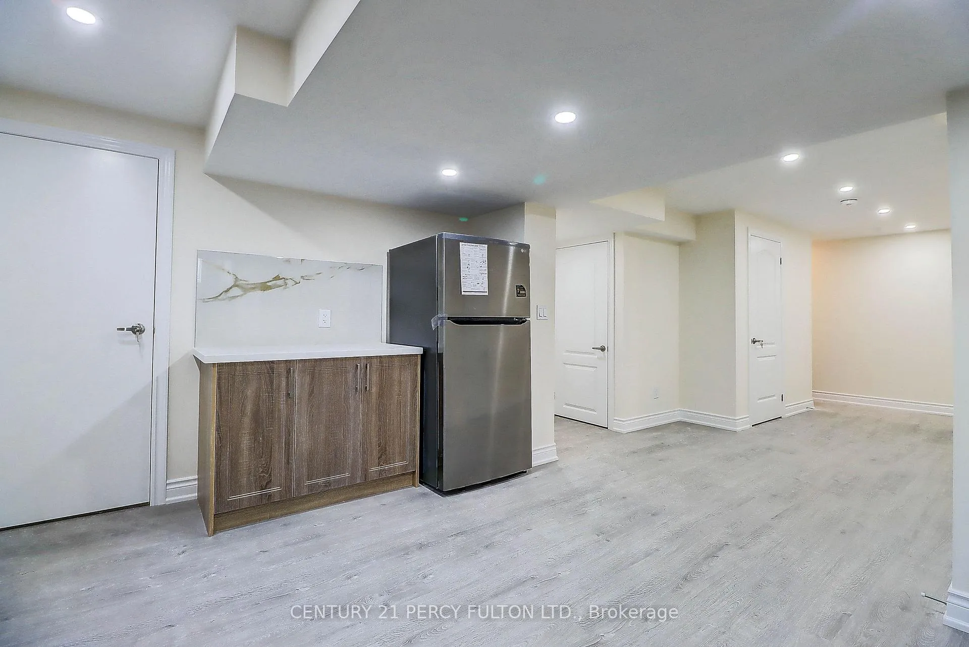 Photo 5 of Unit Bsmt, 18 Rosswell Drive, Clarington, Courtice — HOMEH