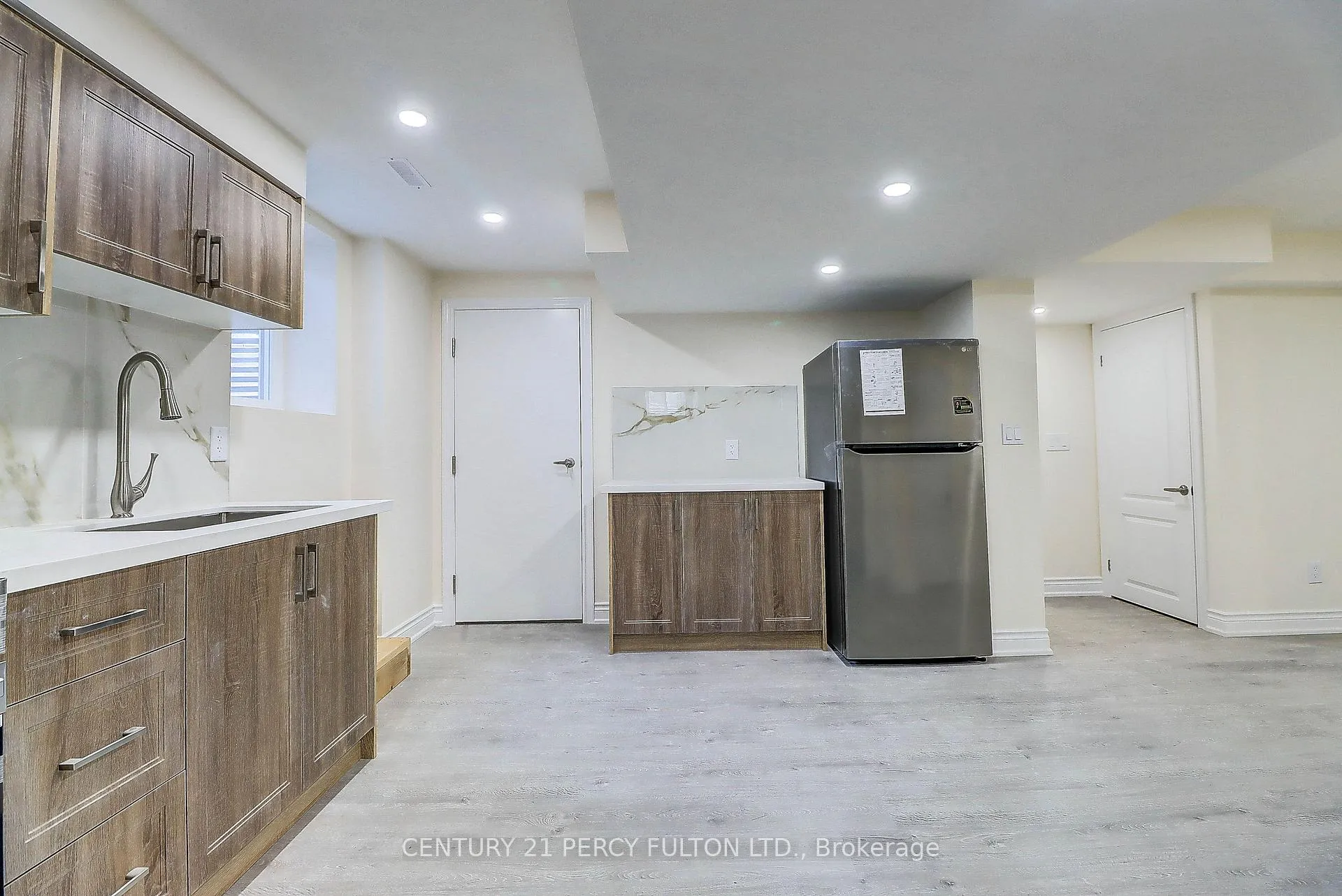 Photo 11 of Unit Bsmt, 18 Rosswell Drive, Clarington, Courtice — HOMEH
