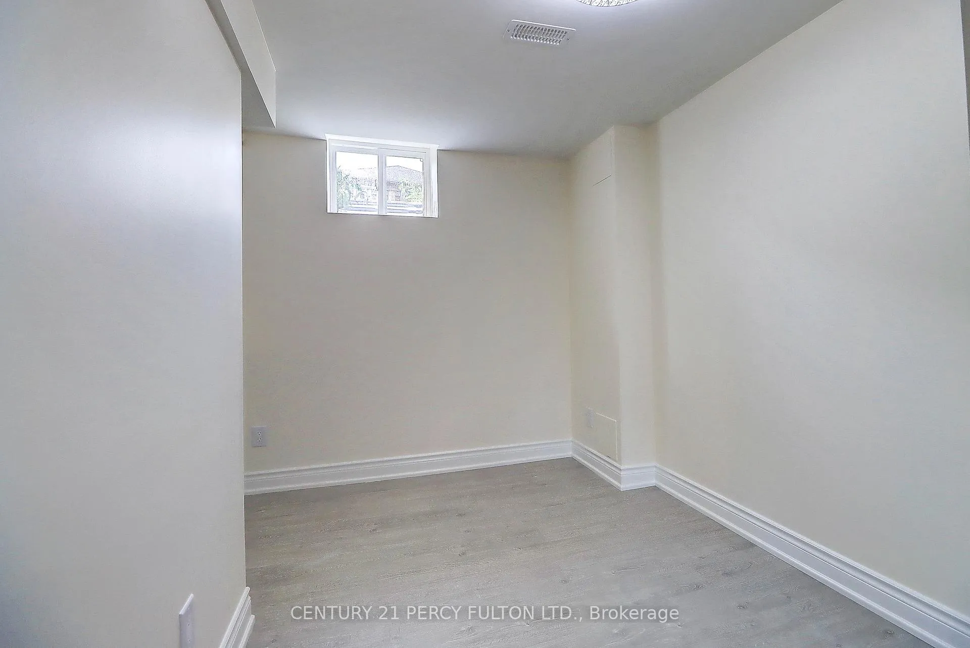 Photo 13 of Unit Bsmt, 18 Rosswell Drive, Clarington, Courtice — HOMEH