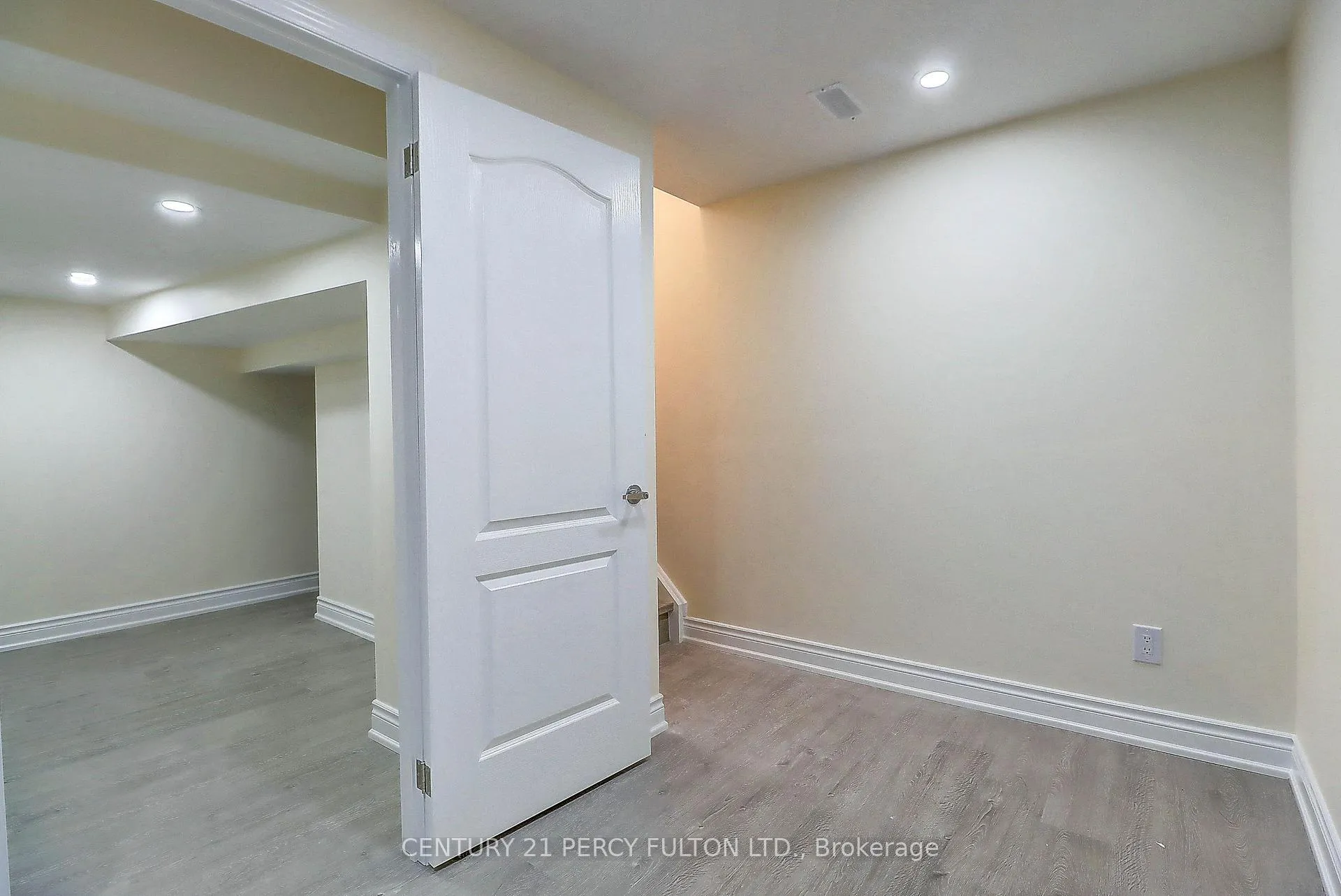 Photo 23 of Unit Bsmt, 18 Rosswell Drive, Clarington, Courtice — HOMEH