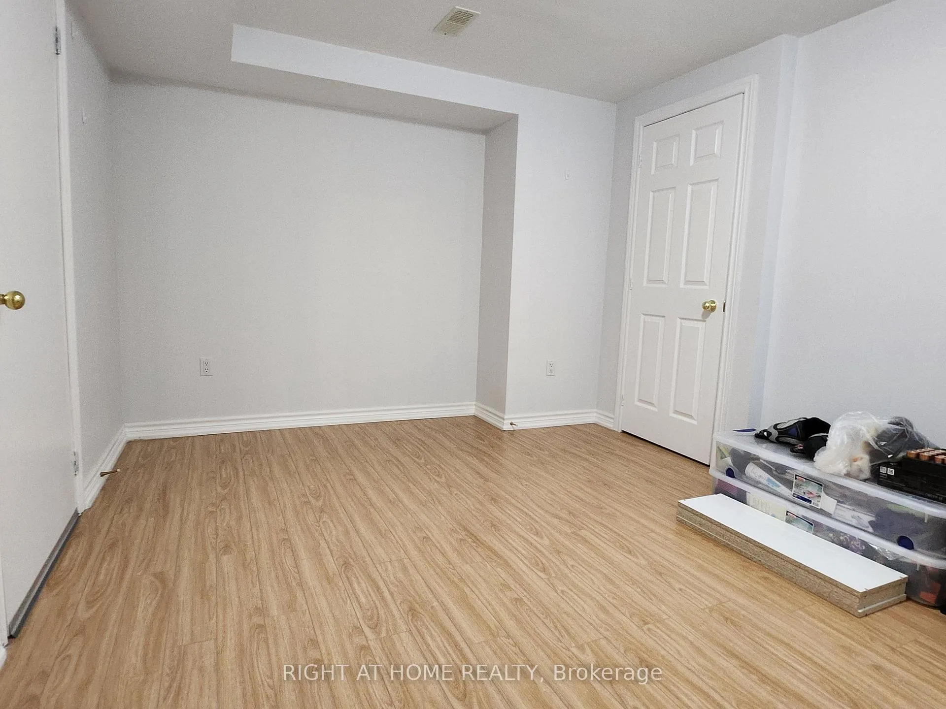 Photo 4 of 63 James Parrott Avenue, Markham, Wismer — HOMEH