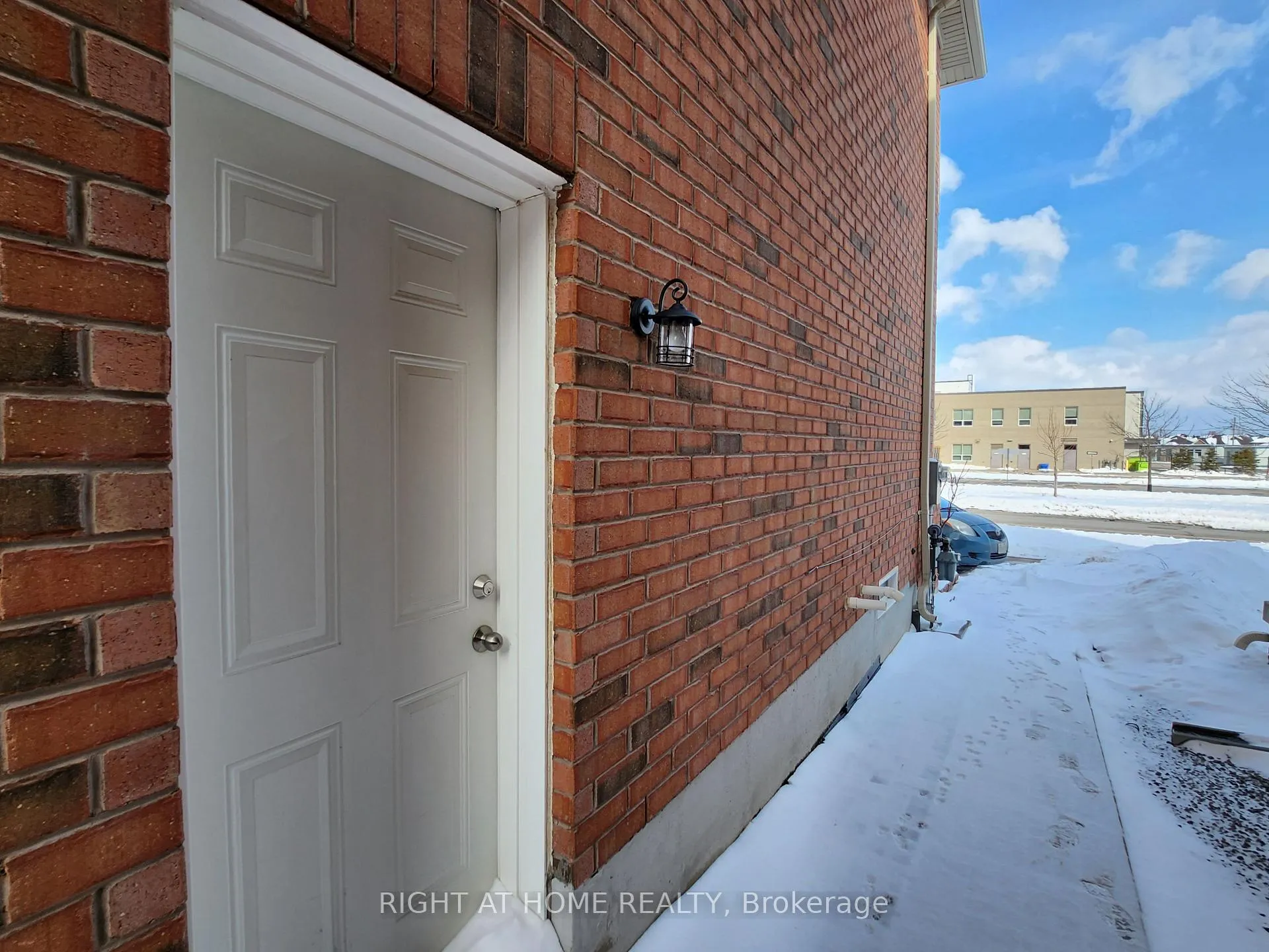 Photo 11 of 63 James Parrott Avenue, Markham, Wismer — HOMEH