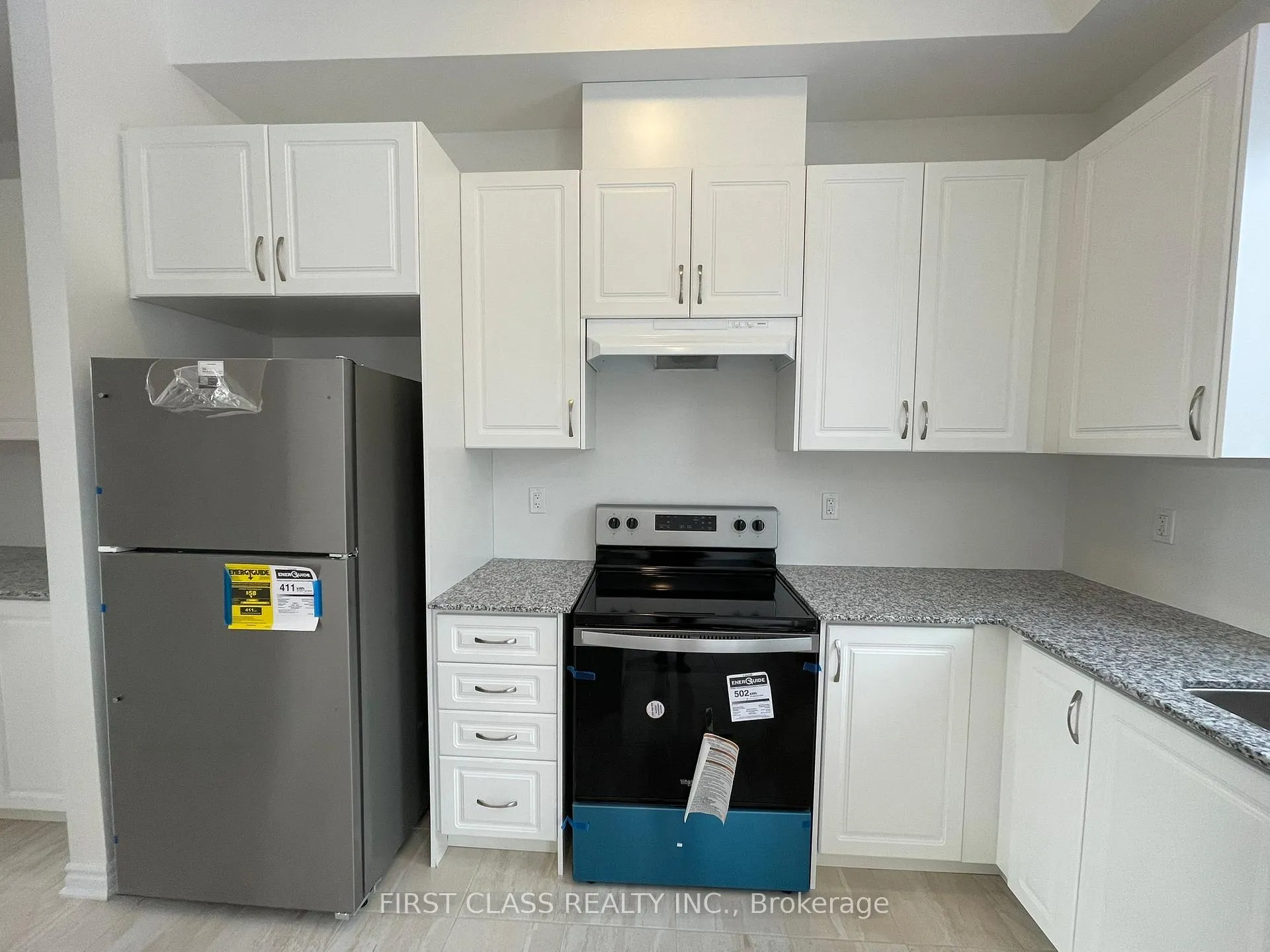 Photo 2 of 73 Paradox Street, Vaughan, Kleinburg — HOMEH