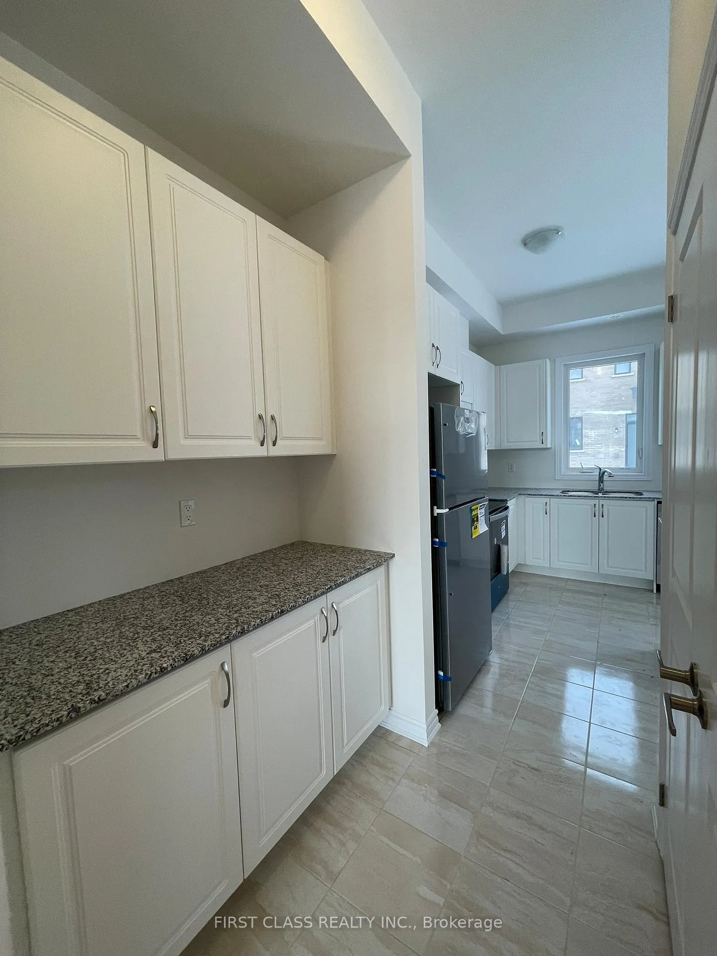 Photo 5 of 73 Paradox Street, Vaughan, Kleinburg — HOMEH