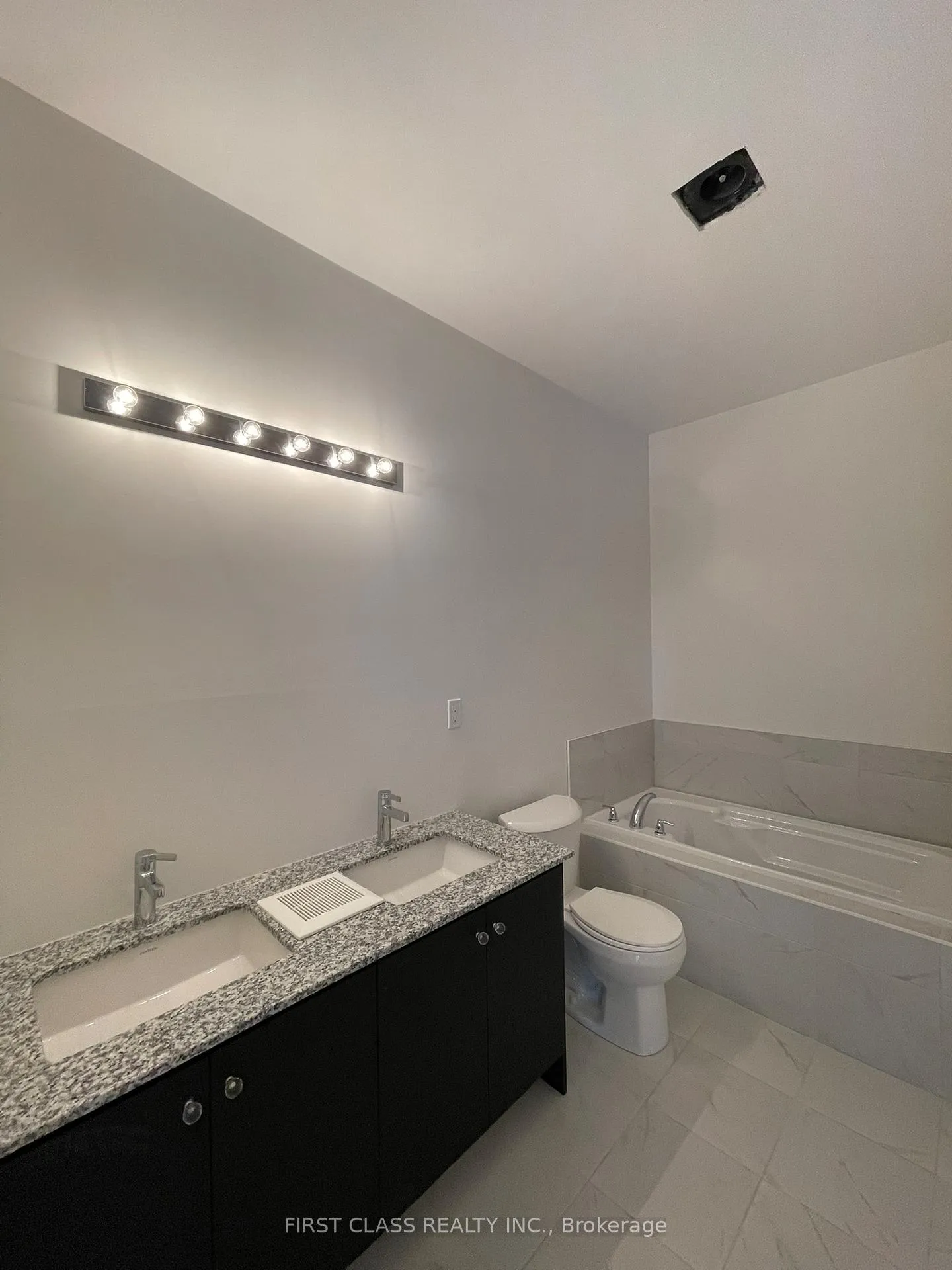 Photo 24 of 73 Paradox Street, Vaughan, Kleinburg — HOMEH