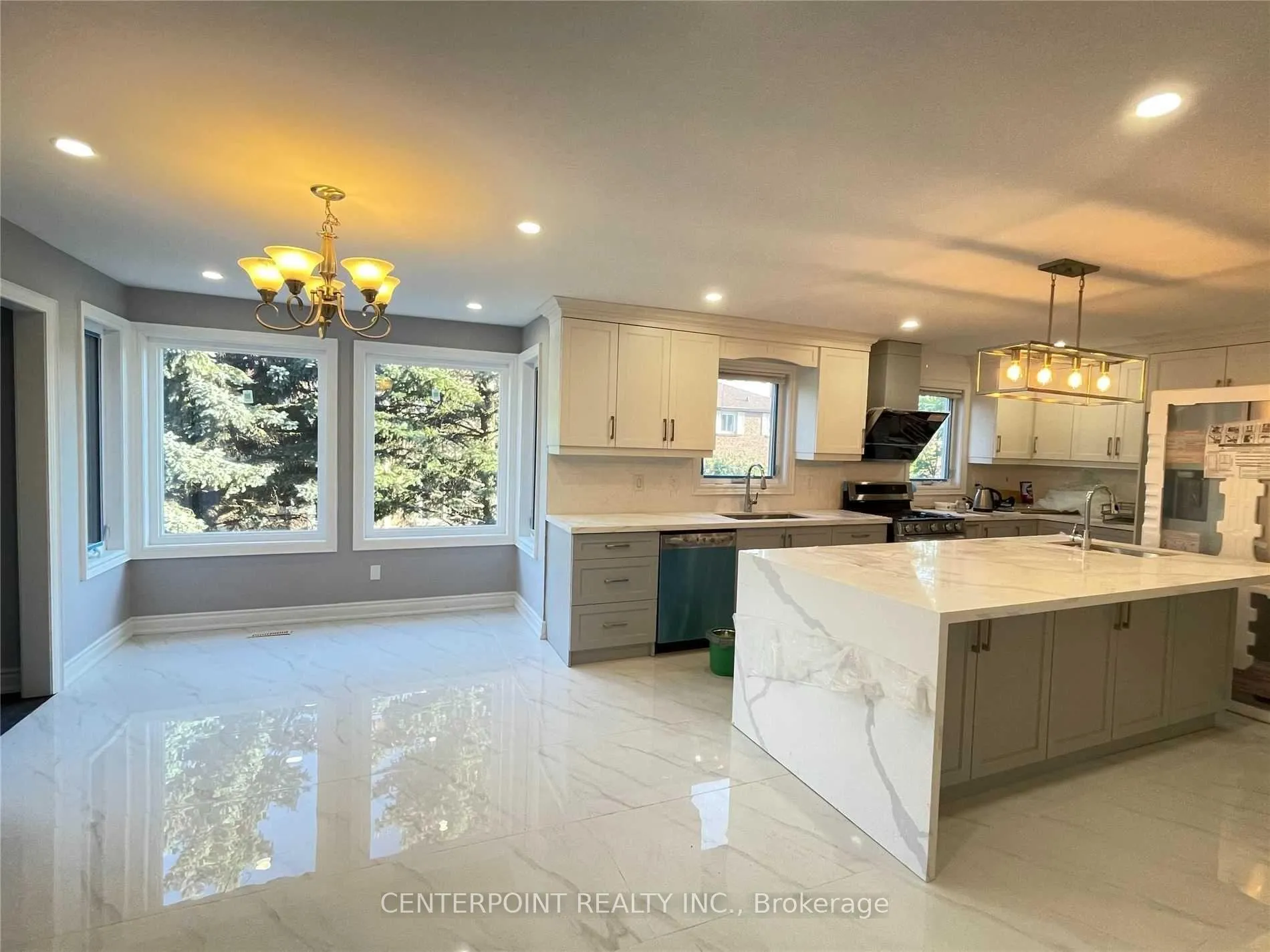Photo 4 of Unit Upper, 35 Fenwick Crescent, Markham, Unionville — HOMEH