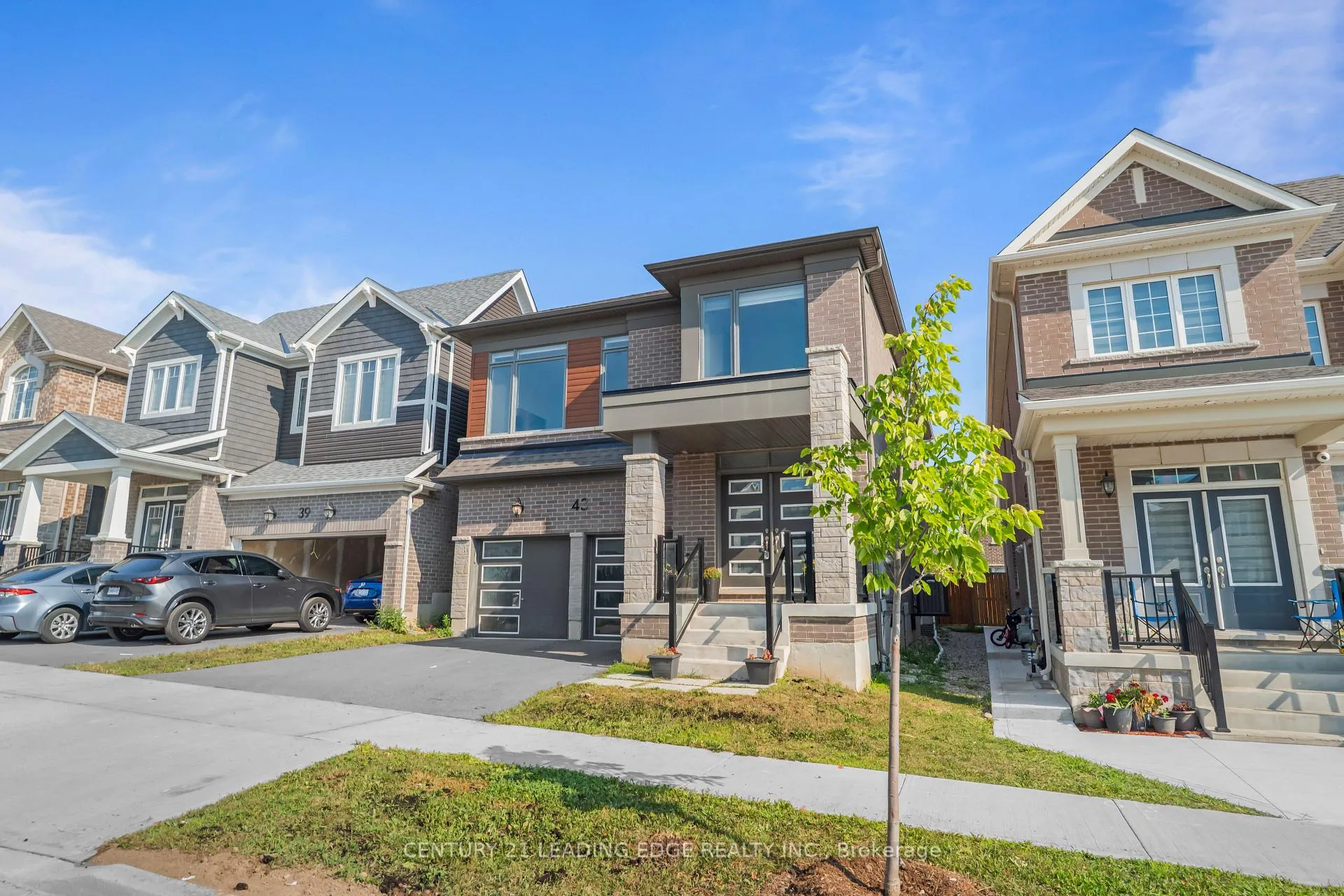 Photo 3 of 43 William Nador Street, Kitchener — HOMEH